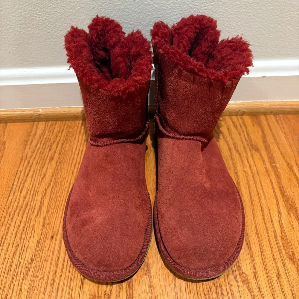 UGG Women’s Mini Bailey Corduroy Bow‎ Suede Boots Red Sz 7